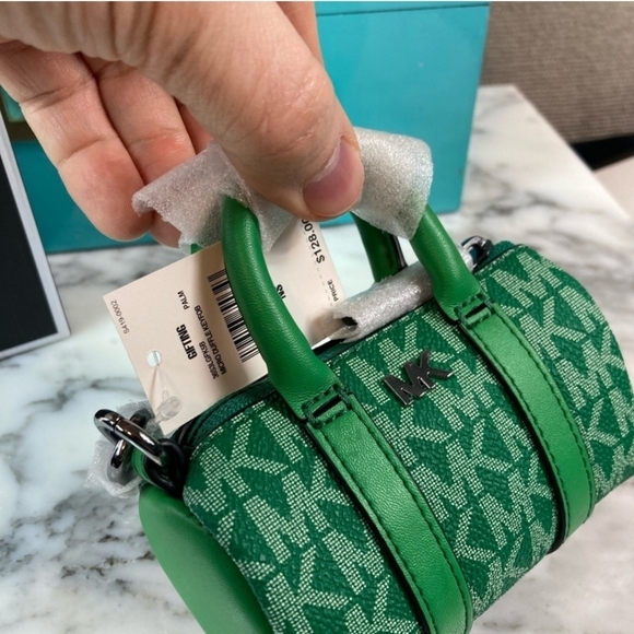 💚HP💚🔹️MICHAEL KORS | Micro Duffle gifting  Keyfob in Green NEW WITH BOX - Picture 4 of 8